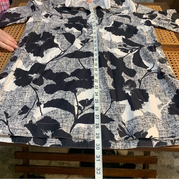 Chico’s abstract long shirt,top,tunic,.No Iron - Picture 6 of 13